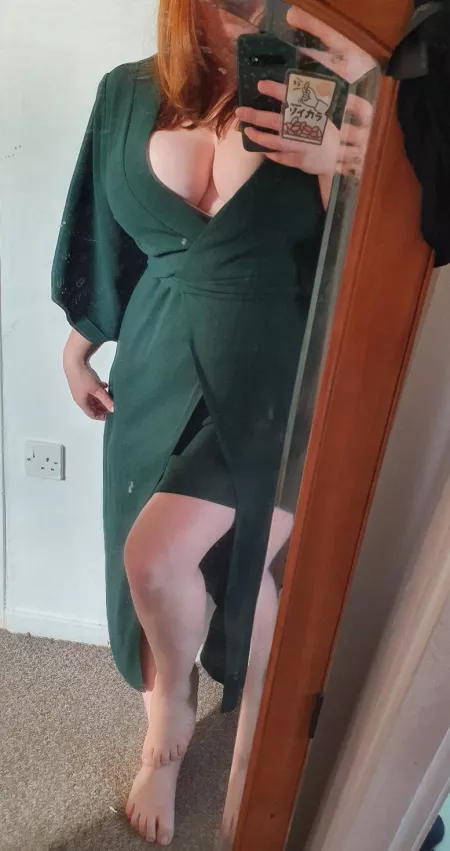 this is a little too much cleavage to show off wt a wedding.. right? 😇 by fatcatter