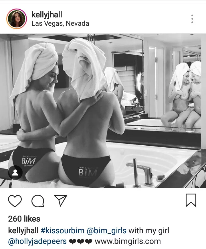 This is an interesting photo of Holly Peers posted by Nalan19