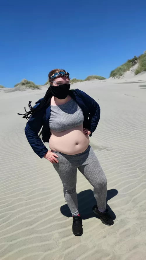 This is how you're supposed to dress for the dessert right? by oxCloverxo