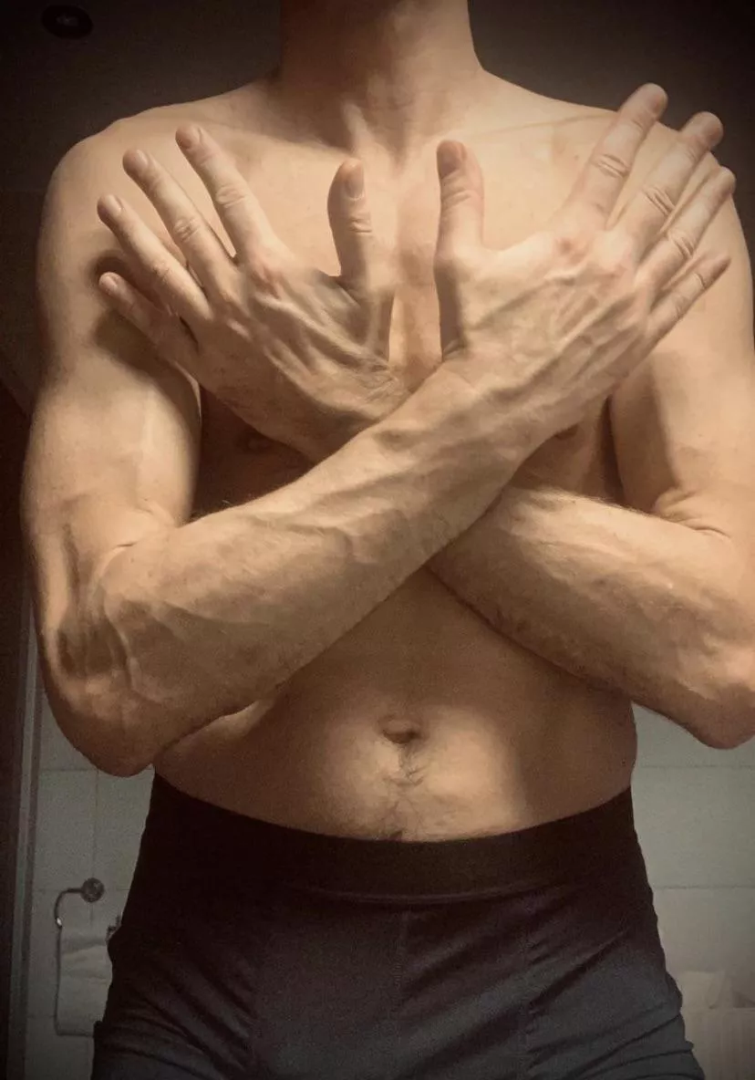 This is my forearms. (M) posted by Vecto99