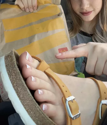 This is my meal… and these toes will be yours 😌 by scarlettrose43