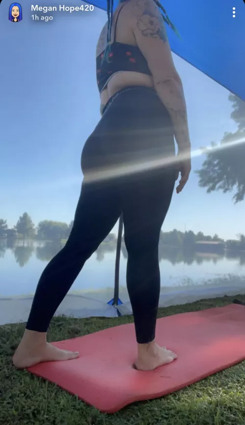 This juicy booty ain’t stop growin 🤘 by fithippie420