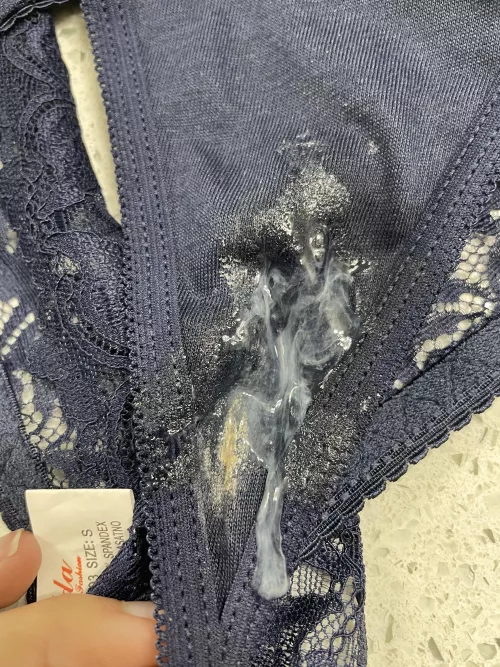 This kitty doesn’t play games 👅(yes, 100% my pussy cream) by Ashleyybeee