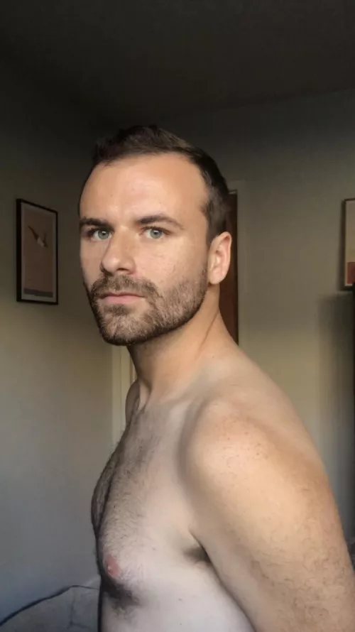 This lighting called for a portrait 📸 by chjojo