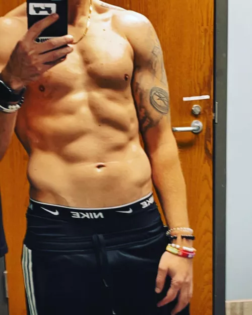 This lighting hits different by Mavricksex