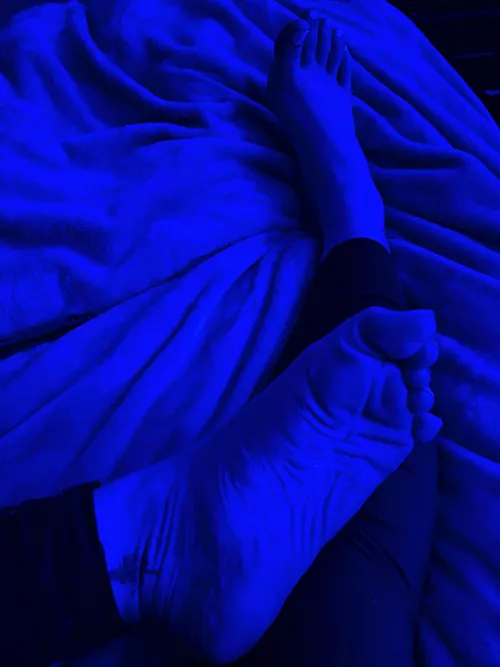 This lighting really highlights the wrinkles in my soles, huh? by ariellegoddesss