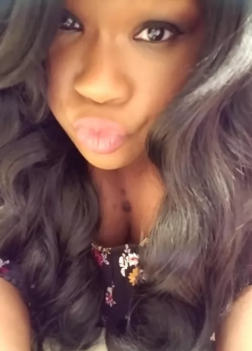 This looks more like a duck face than it does a kissy face, but whatever. I still like it. Lol by innocentkitten1992