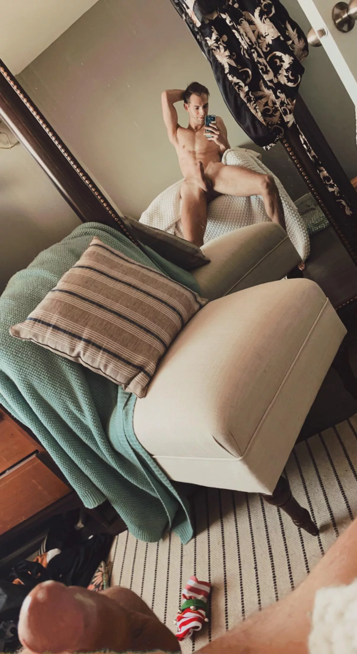 This mirror sure does get a show posted by Lopsided_Driver8294