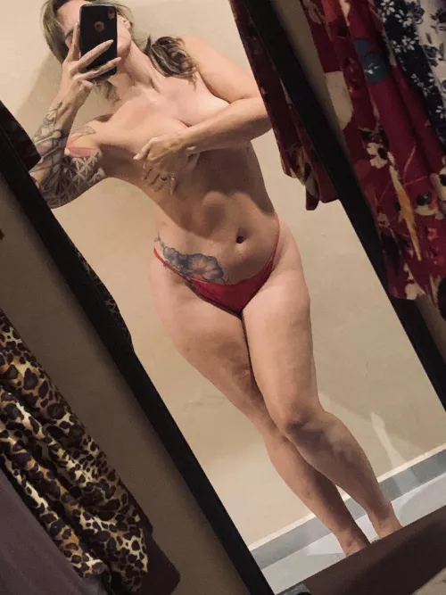 This mirror’s too small for these curves by MissTwiggyFit