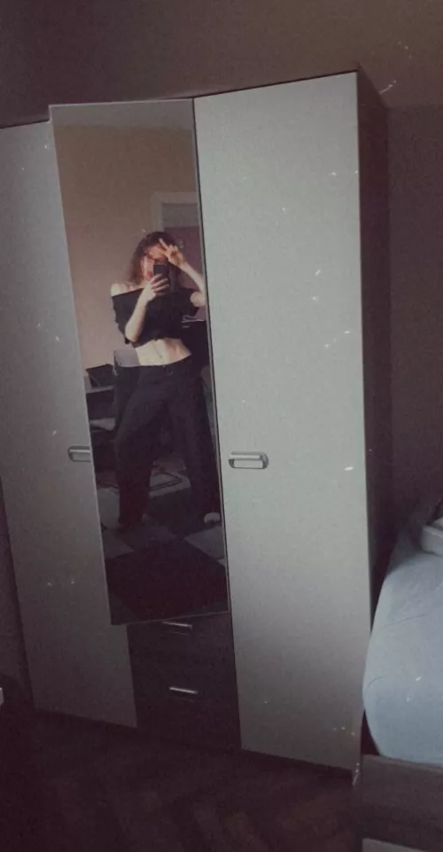 This moment when nobody is home and you can try on your mothers closet and just vibe to Shakira music 😌 by Nici_del_rey