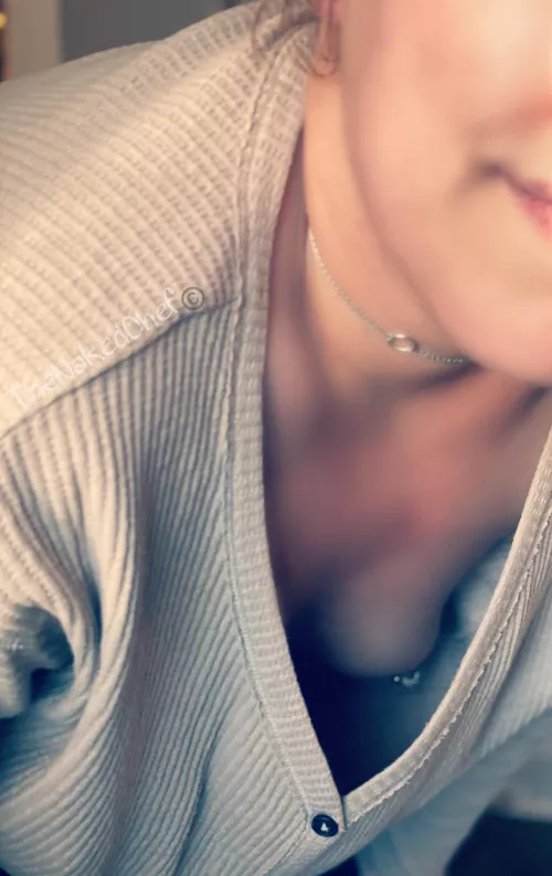 This naughty mom needs an extra hand, and a tongue!😈🖤💋 #RealMILF #NaughtyMom by The_Naked_Cheff