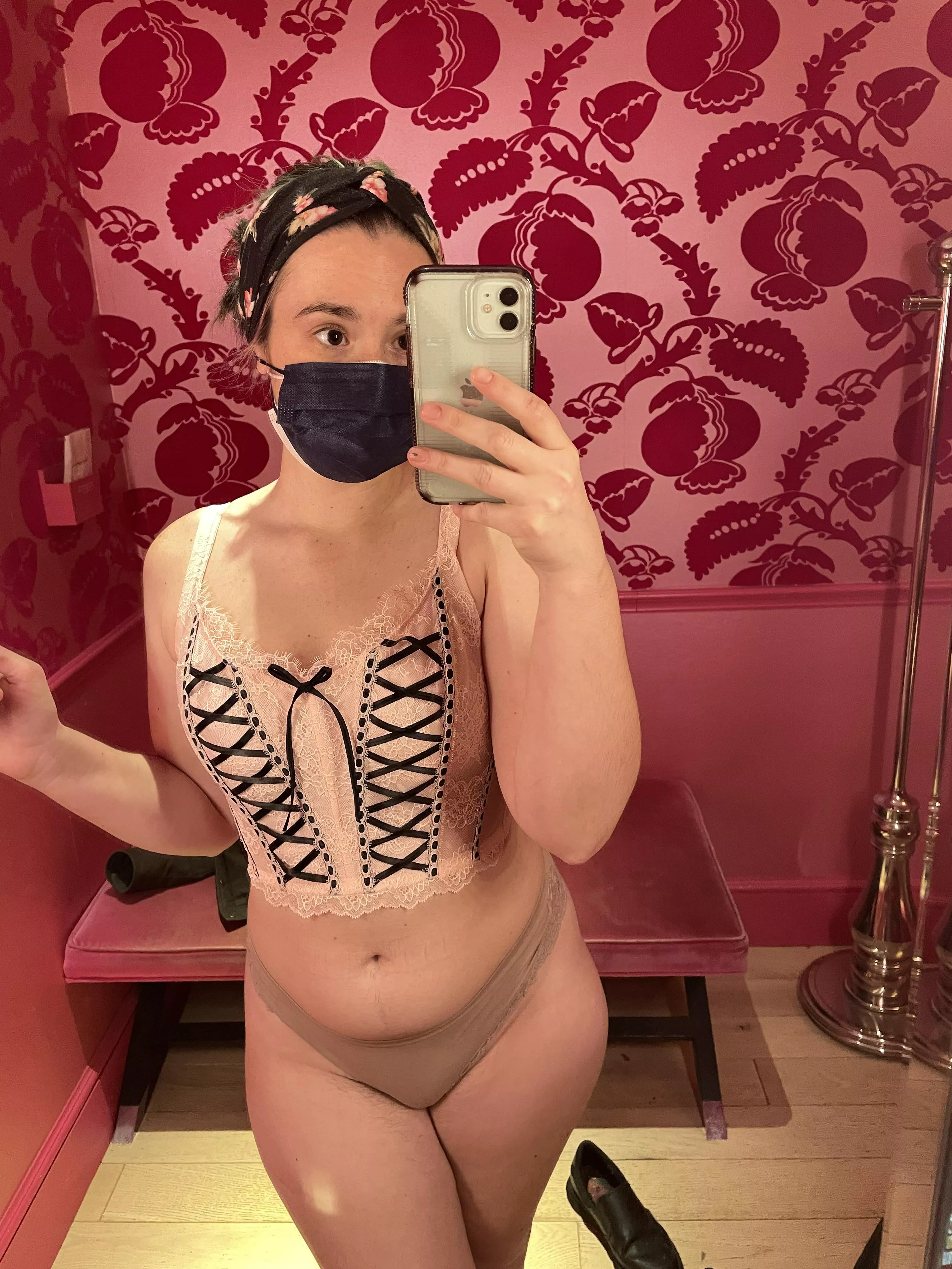 This one caught my eye when I walked by 🥰 posted by ellietheelephant29