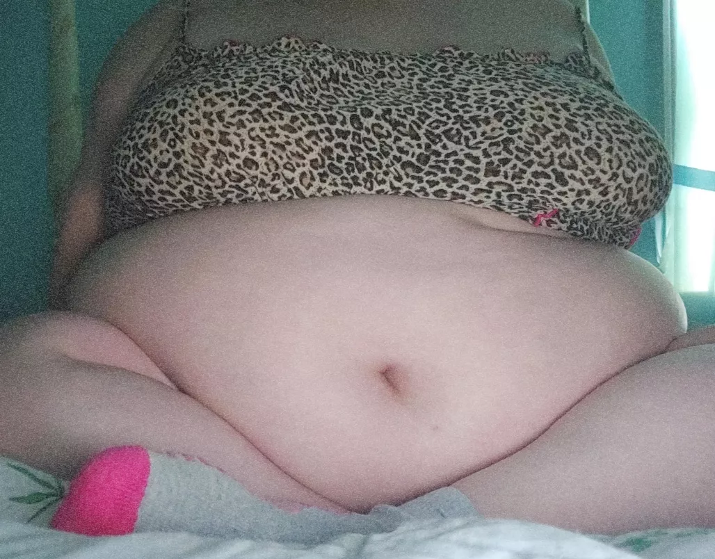 This one's for the belly lovers out there. I see you 😉😘 posted by diana_838