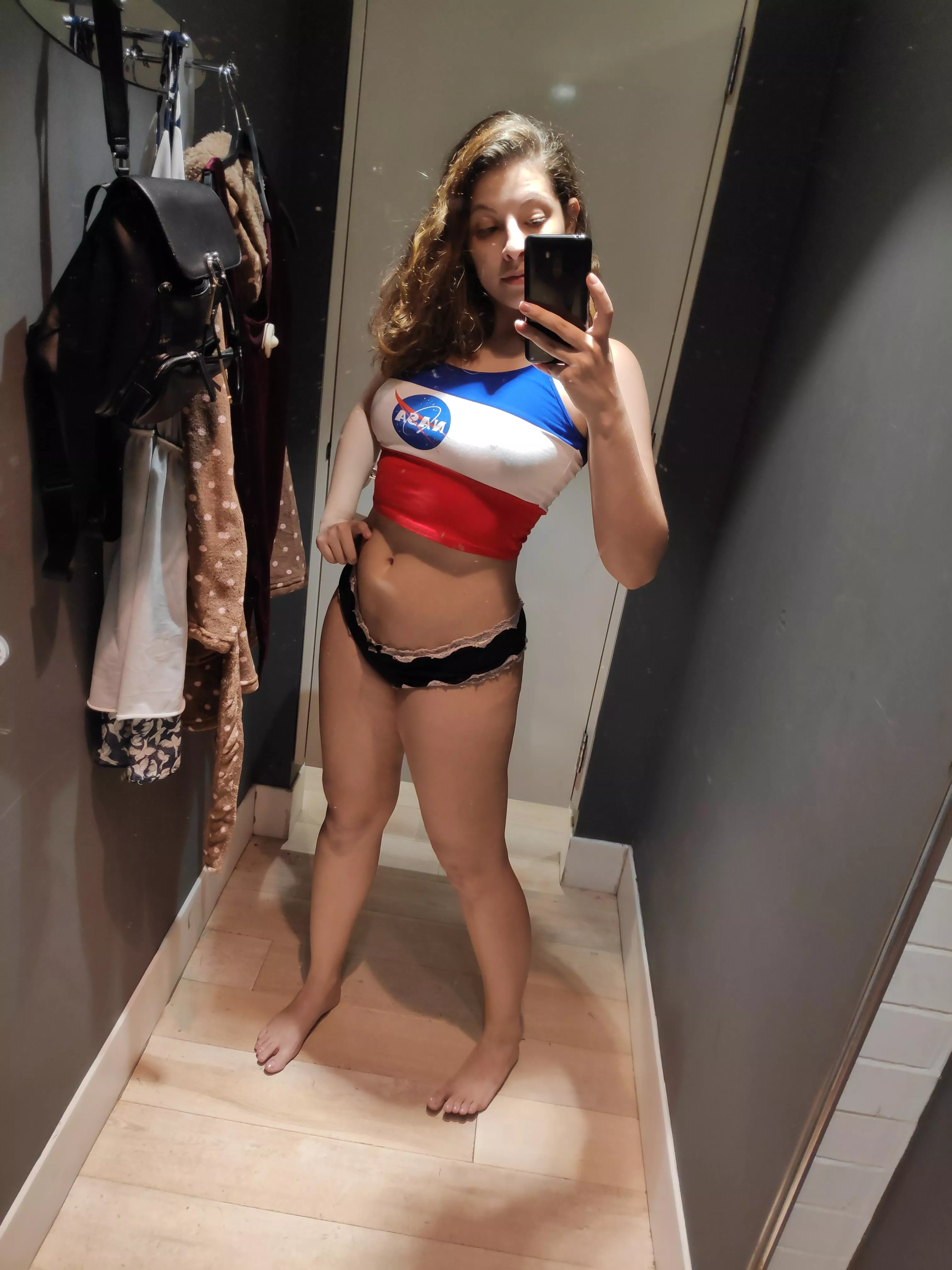 This panties give my thighs some TASTYNESS 🥵💕 posted by Momo_Tama