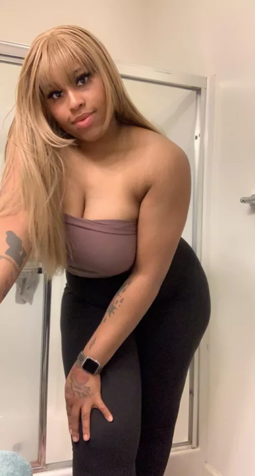 This poor top is really holding it all together. by LatinaNinaa