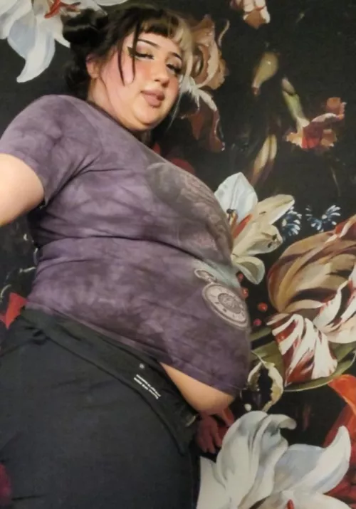 This shirt used to be baggy on me 😳 by korachubbsy