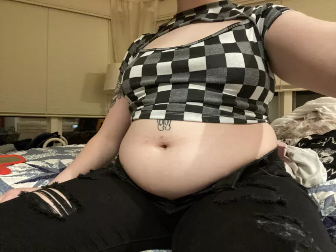 This shirt wasn’t a crop top when I walked into the fancy Italian restaurant, but it sure as hell became one when I walked out 🥵🥵🥵 by HeftyDoggy