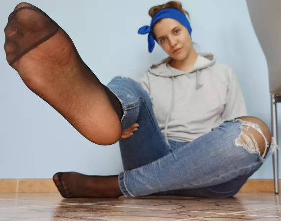 This time it's black pantyhose & jeans combo. 🔥 by MaryJunefeet