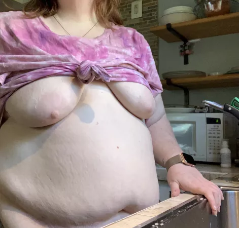 This way my shirt won’t get wet while I’m washing dishes by NewYearNewKink