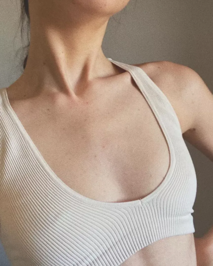 Those collarbones are so kissable! posted by WoodyDave79