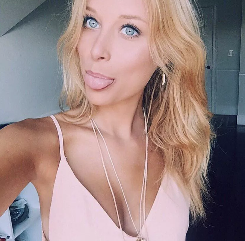 Those eyes 👀 posted by goonagedaydream