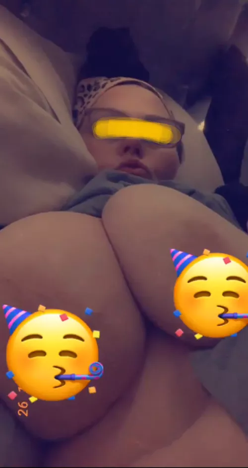 Those knockers would make for a nice Titty Sandwich💦💦💦💦 by DragonRangerDizz