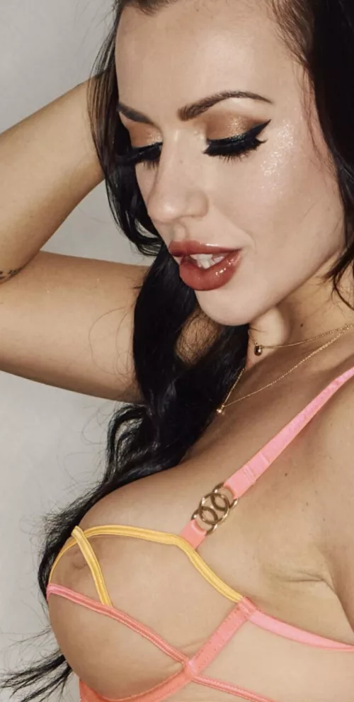 Those lips by Mastercylinderpants9