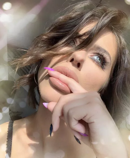 Those Lips by beerbellybroski