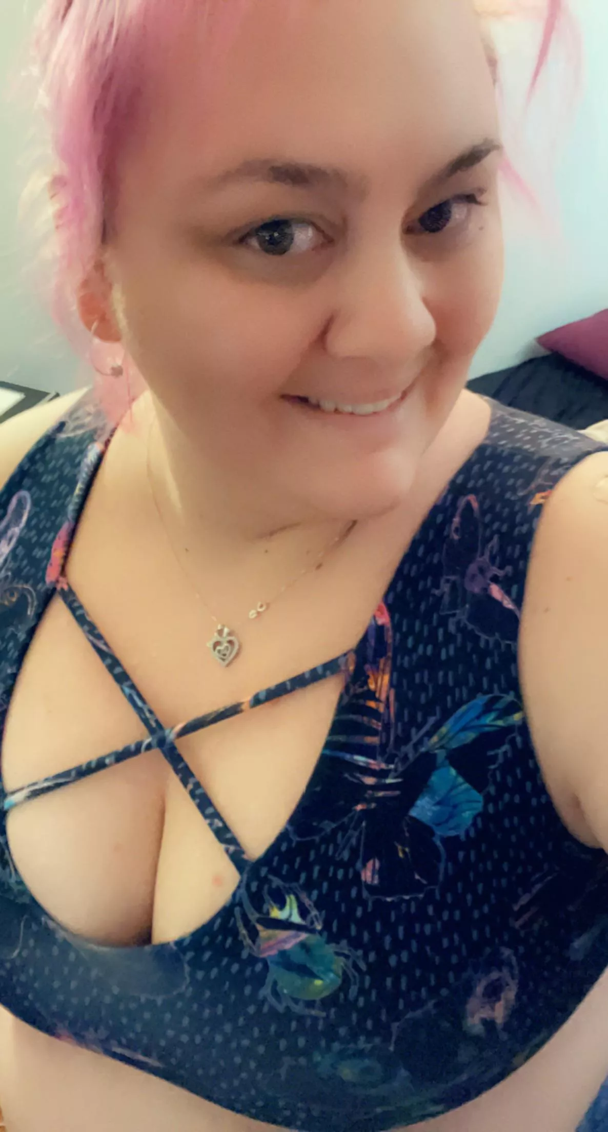 Thought I’d take a selfie before heading to the gym this morning! Love this crop support where it’s needed! 😍 posted by bbw_squirter_horny
