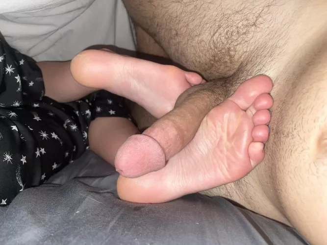 Thought I’d warm her feet up this morning😋 by haddy2000