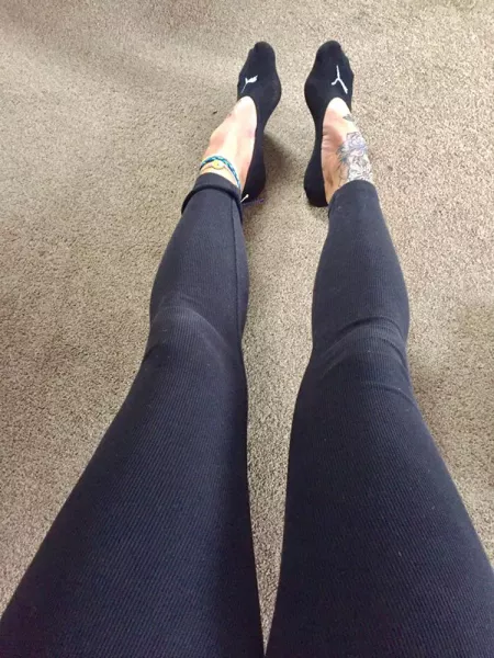 Thought you could these achy feet before work !!😇❤️🖤 by kokkina_aphrodit