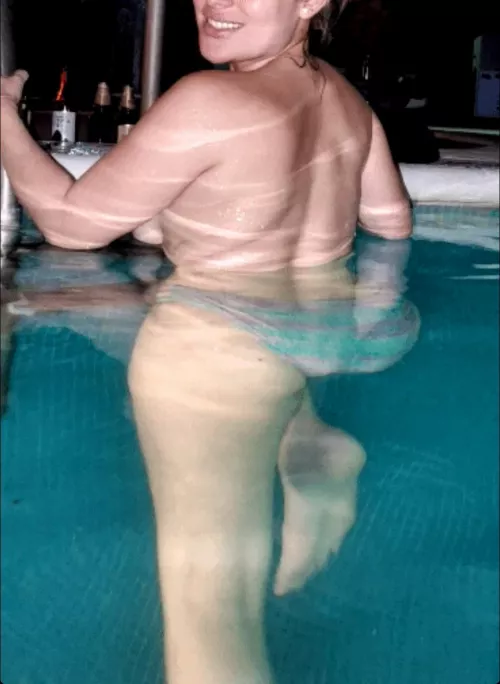 Thoughts on my drunk gf in the pool? by sofcalb