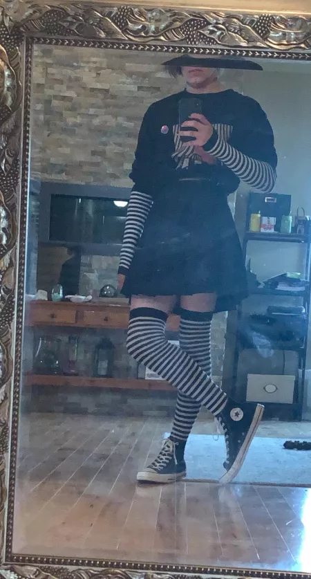 Thoughts on the liney fit? by FuckIt_HornyFemboy