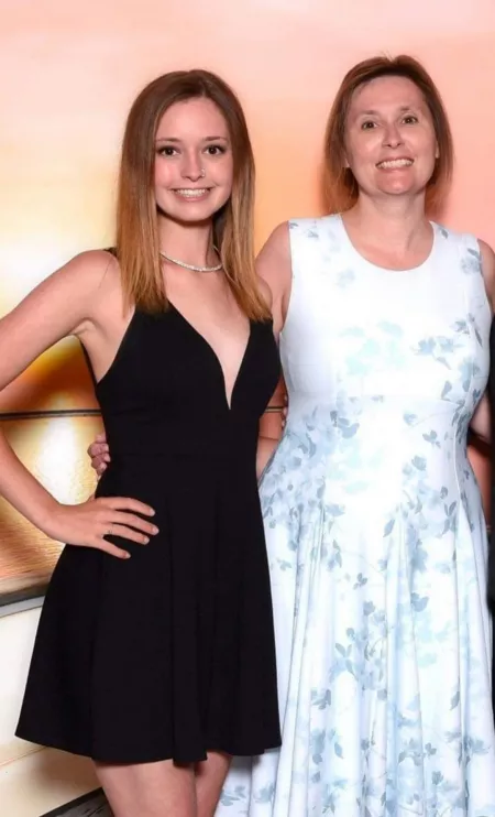 Throwback pic, 47f mom 21f daughter, 44 and 18 pic by amymichelle74