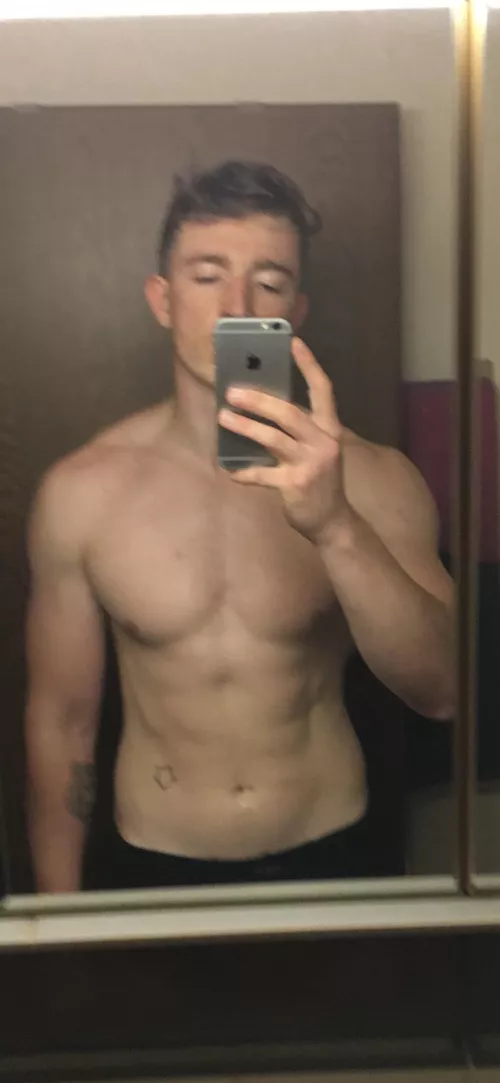 Throwback to last year’s summer form🙈 where did my abs go😅? Also sorry for the blurr by TheColdOnes