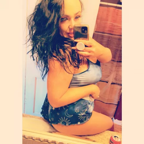 Thursday vibes by madamemidnite