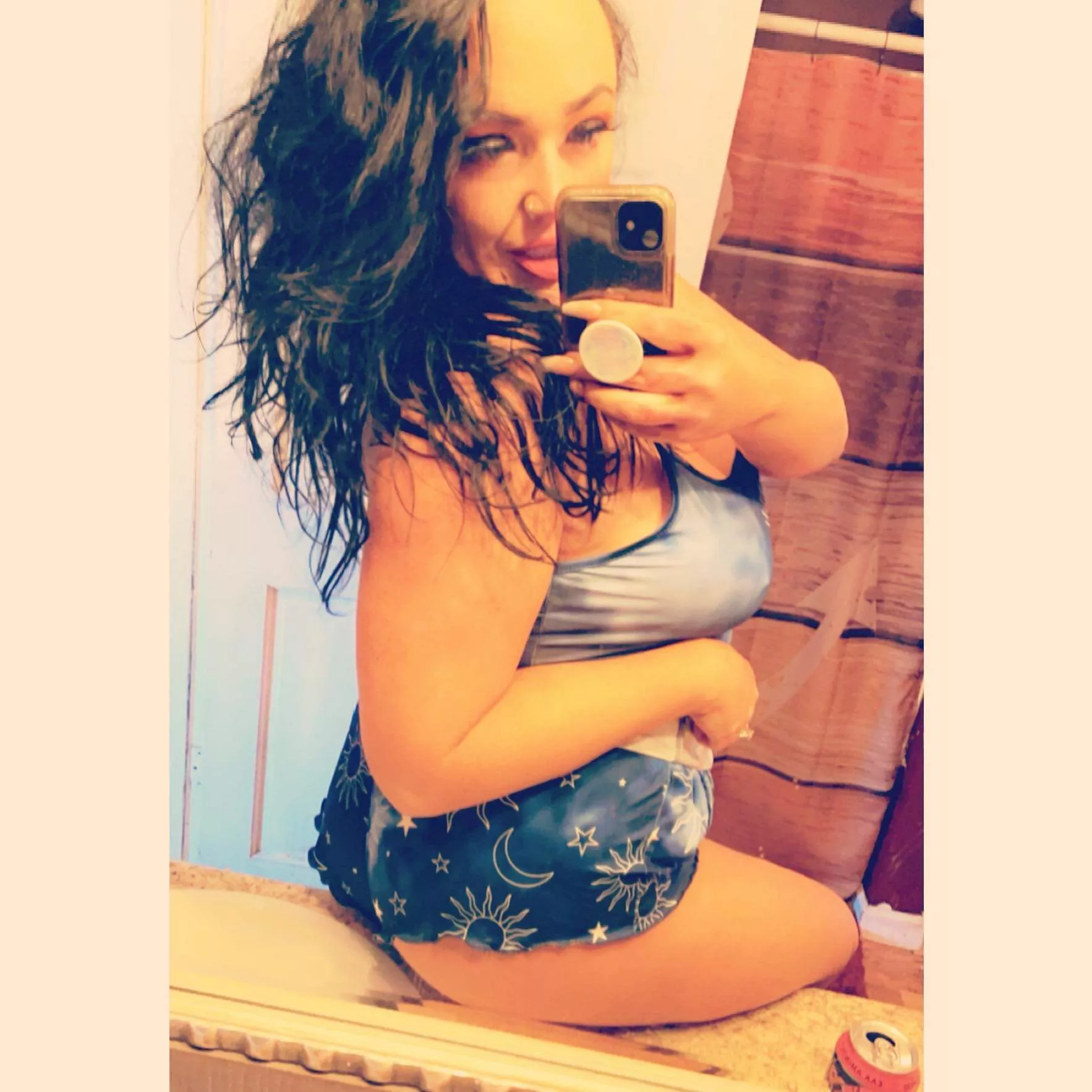 Thursday vibes posted by madamemidnite