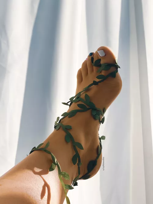 Tie me up, or be tied up? by cynthiaeniko