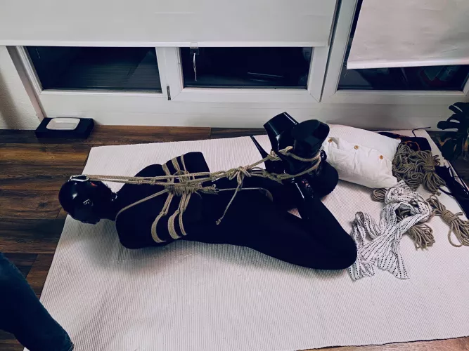 Tied like a house of gord doll 😻! This is how I spent the evening as playdoll for our guests. Anal hook and dildo gag included of course 😏 [F] by ArtigsEducation