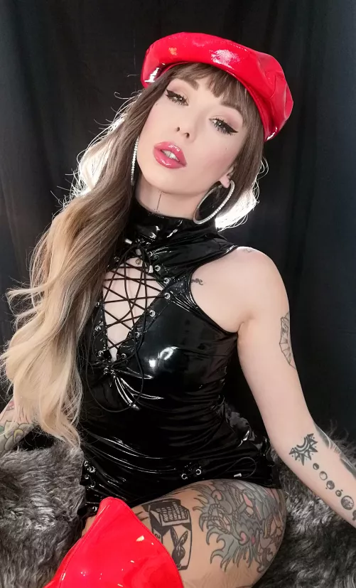 Tight and shiny by Kinkerbell2307