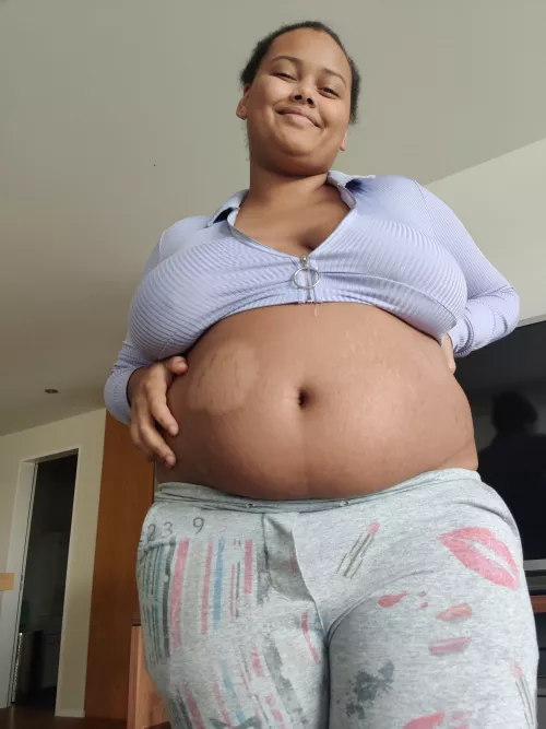 tight clothes 🥰 by curvypotchi