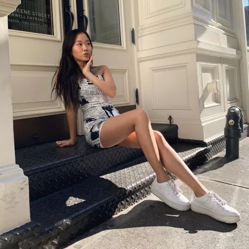 Tight dress and legs by Majestic_Painter8660