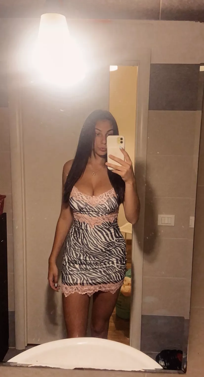 Tight Dress posted by civilrainy