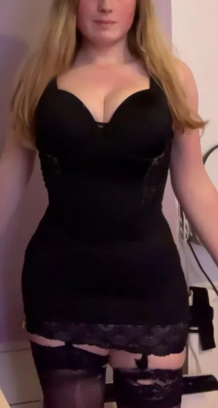 Tight enough? by AshleyTheAmazing