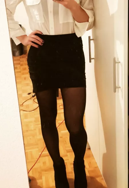 Tight enough ? by ToBeChloe