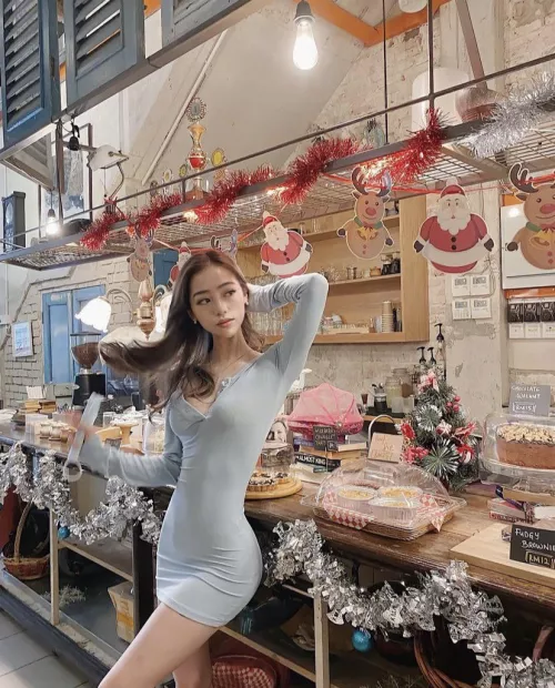 Tight Malaysian girl with a crazy body by SurfaceAspectRatio