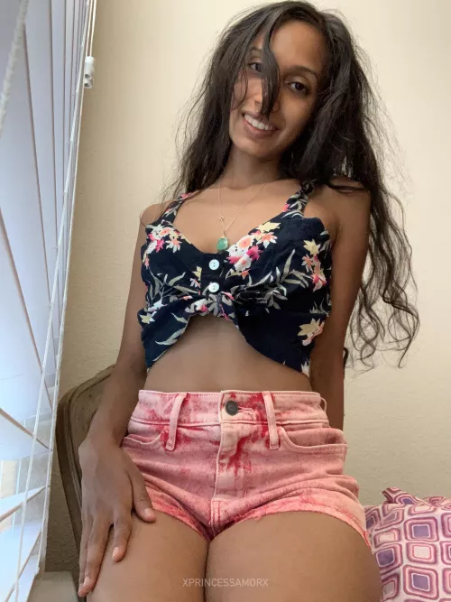 Tight shorts and a smile! by xprincessamorx