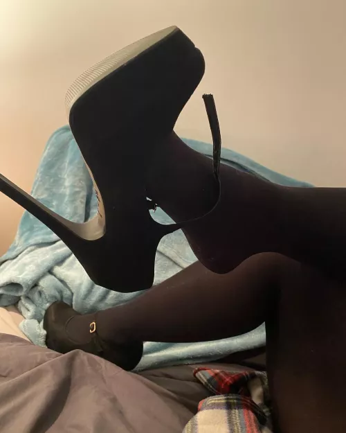 Tights and a high heels dangle. Aren’t you a lucky bunch ?? by FeetByFifi