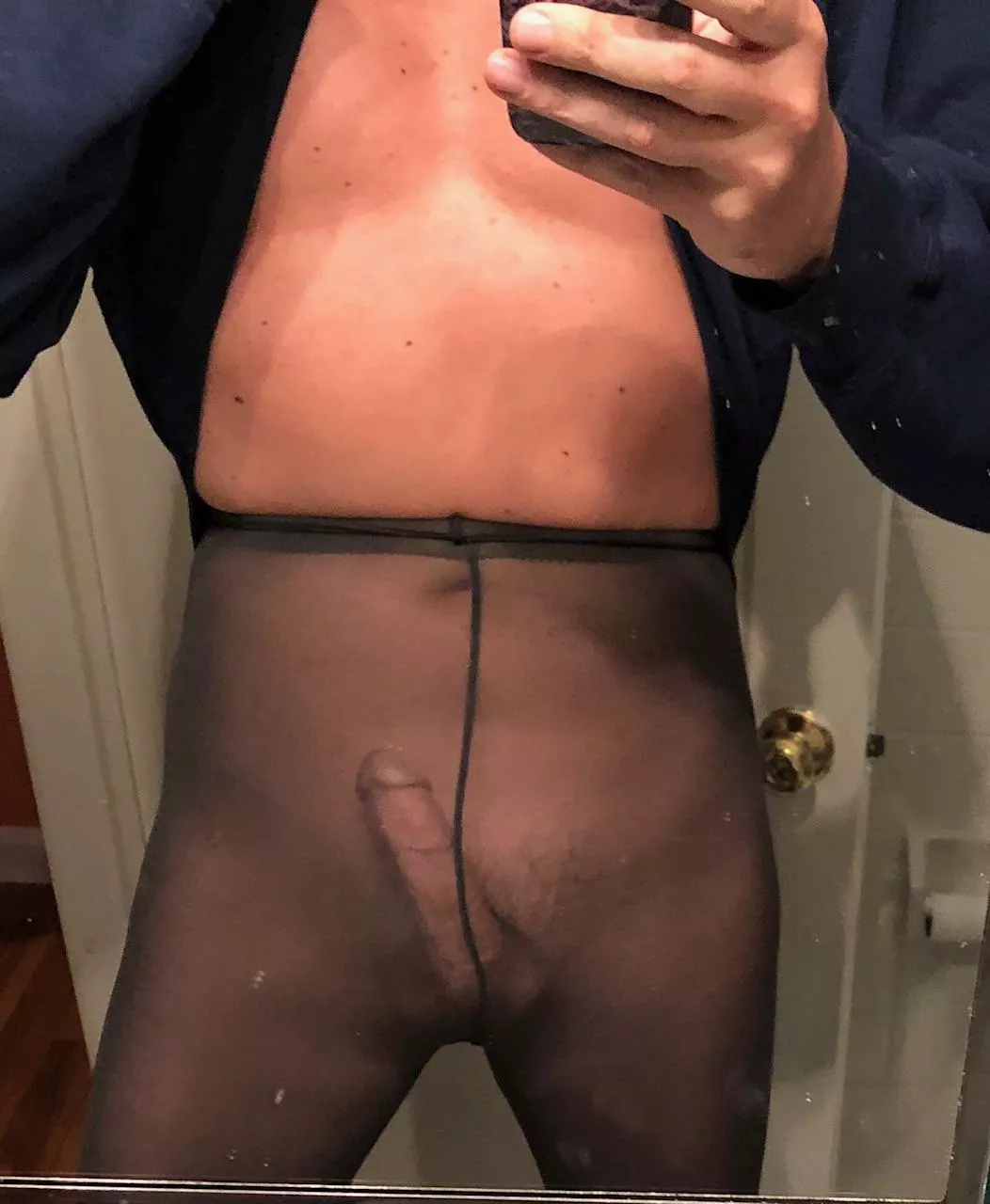 Tights guy seeking chat friends posted by miboywonder