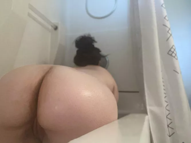 Time to get clean🥰🛁 by malayaspeachyyyX